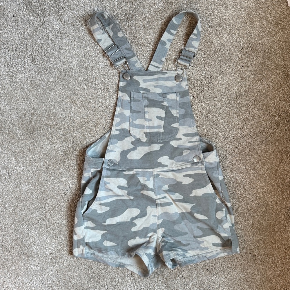 Z Supply camo overall shorts, girls 10-12